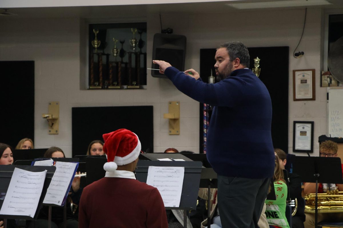 Midwinter Melodies: Hernando's Musical Christmas Celebrations