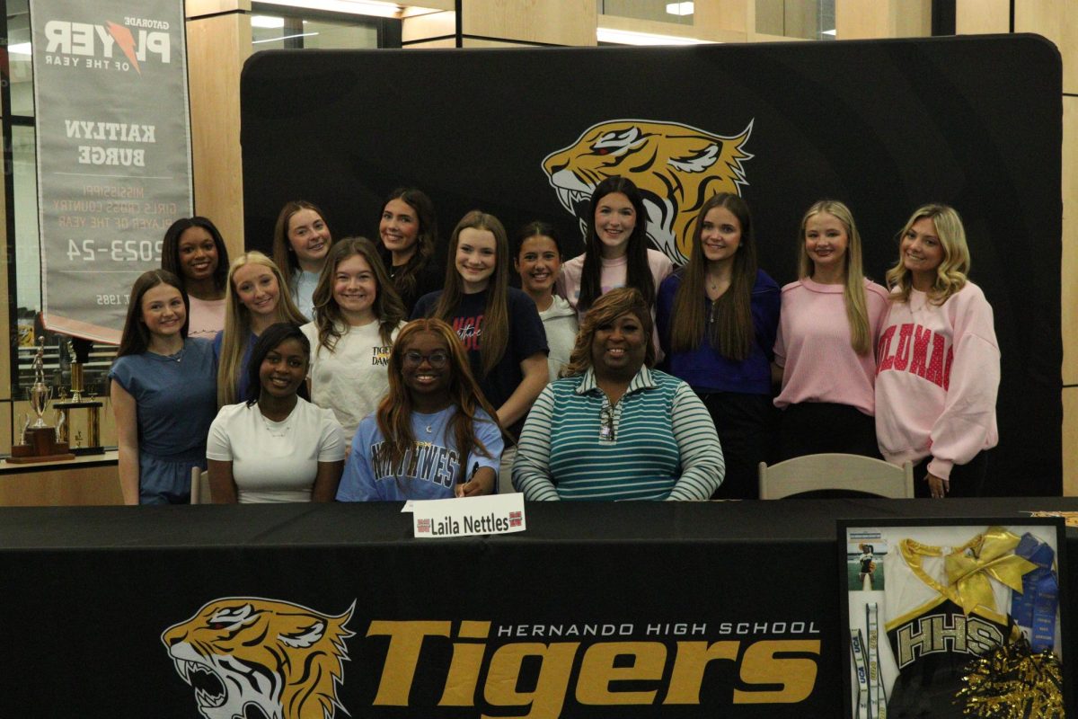 Lilia Nettles surrounded by her family and friends during her senior signing.